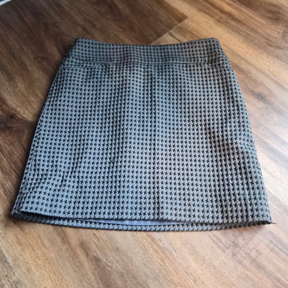 Ann Taylor Loft Petite Grey Black Geometric Houndstooth Mini Skirt 2P Collegiate